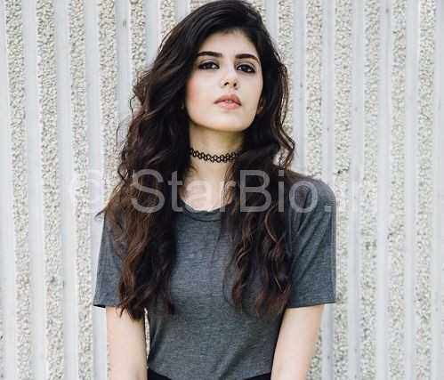 Sanjana Sanghi Wiki, Age, Boyfriend, Family, Biography