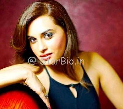 Shraddha Pandit Height, Weight, Age, Wiki, Biography, Husband, Family