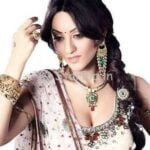 Esha Gupta Height, Weight, Age, Husband, Family, Biography & Wiki