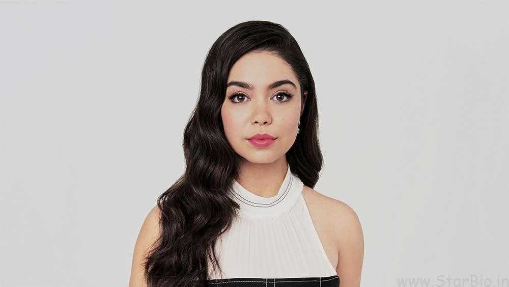 Aulii Cravalho Photo