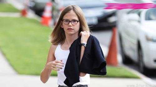 Violet Affleck Photo