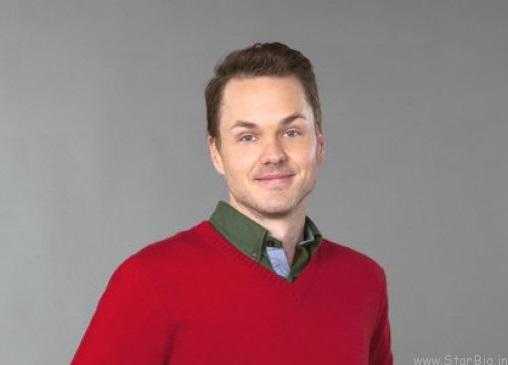 download Paul Campbell Bio, Wiki, Net Worth, Height, Age, Married, & Wife