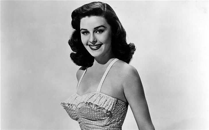 Elaine Devry Married, Husband, Divorce, Net Worth, Facts, Wiki-Bio