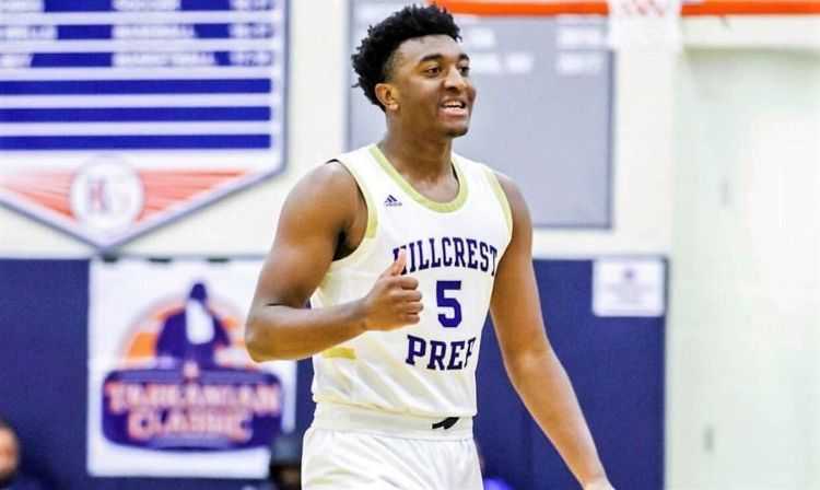 Kyree Walker, millionare high school basketball player.