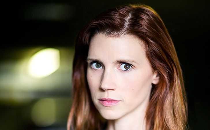 Julie McNiven is married to Michael Blackman Beck since 2010.