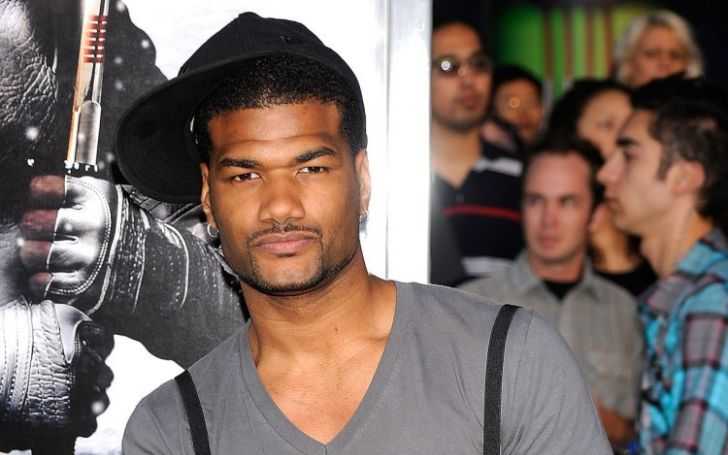 An American actor Damien Dante Wayans is single and currently he share loving relationship with his parents