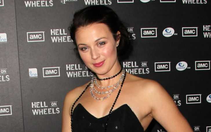 Robin McLeavy is in a relationship with Yvan Bear