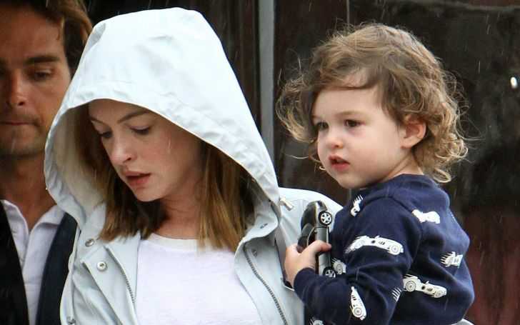 Jonathan Rosebanks Shulman is the son of Anne Hathaway and Adam Shulman.