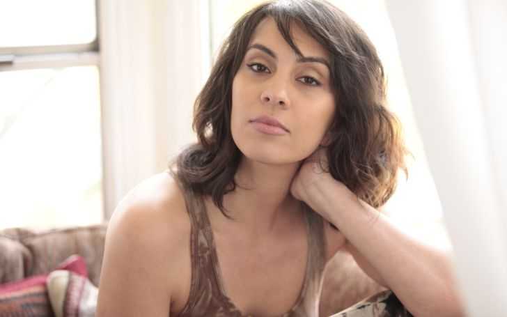 Alexandra Manea is a popular American actress and producer who garnered a net worth of $200,000.
