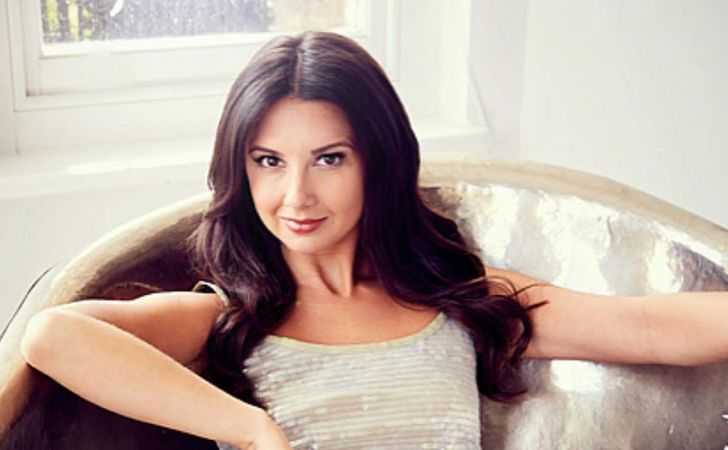 Zizi Strallen owns a staggering net worth of $500 thousand as of 2020.