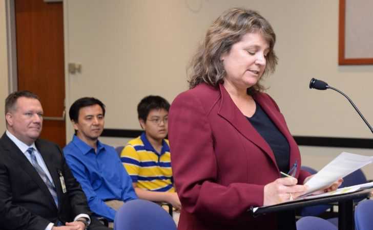 Laurie Rich Levinson owns a staggering net worth of $500 thousand as of 2020. Source: Twitter