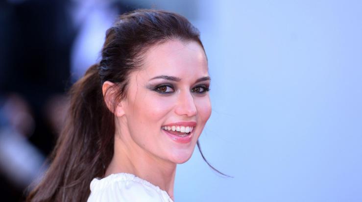 Fahriye Evcen Height, Weight, Measurements, Biography