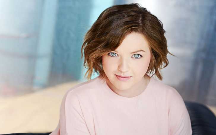 Aislinn Paul Dating, Married, Net Worth, Earnings, Facts, Wiki-Bio