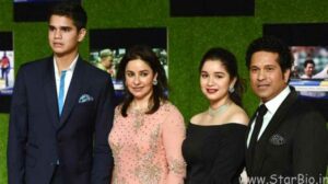Arjun Tendulkar with mother Anjali, father Sachin and sister Sara Tendulkar