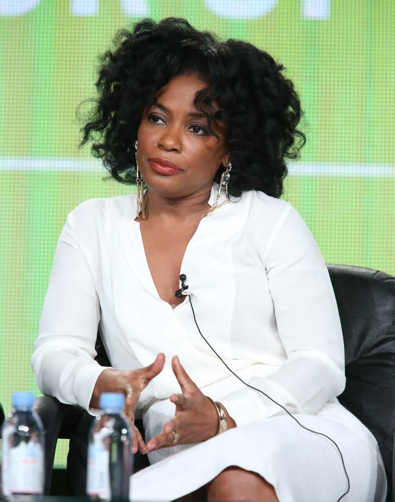 Aunjanue Ellis Height, Weight, Age, Wiki, Family & More 2 aunjanue ellis body