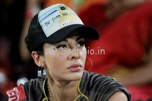1524582391 ayesha mukherjee