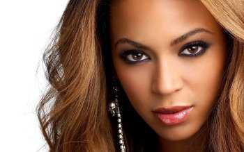 Actress Age, Height, Size, Net Worth, Biography