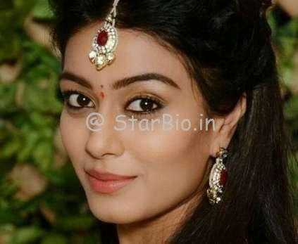 Charu Mehra Height, Weight, Age, Wiki, Biography, Boyfriend, Family