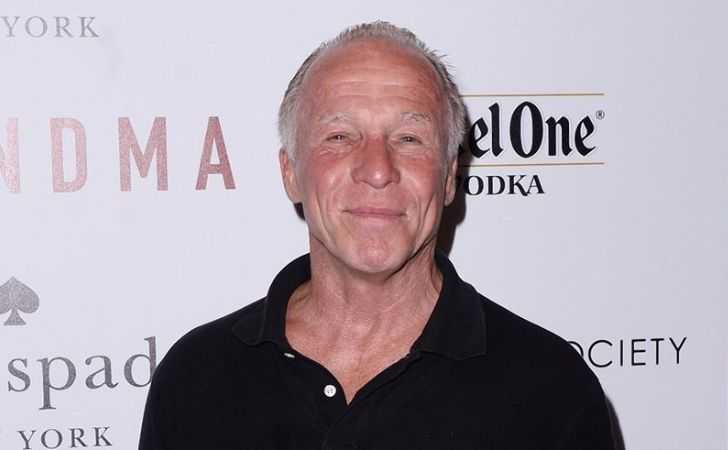 Jackie Martling is in a relationship with Barbara Klein.