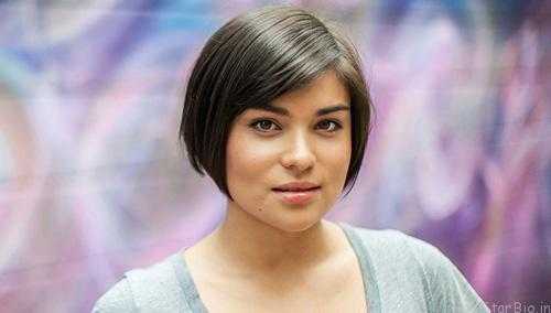 Devery Jacobs photo