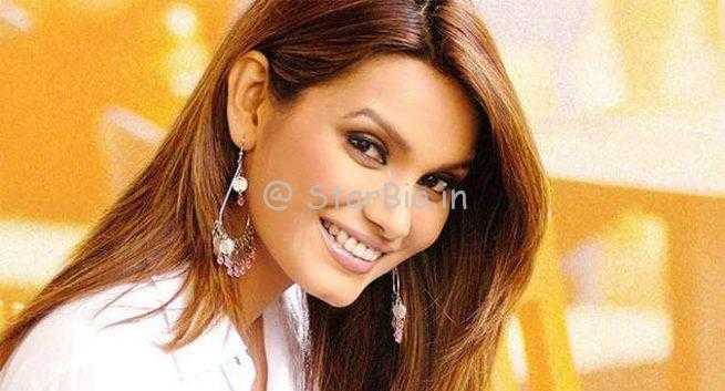 1524836854 diana hayden
