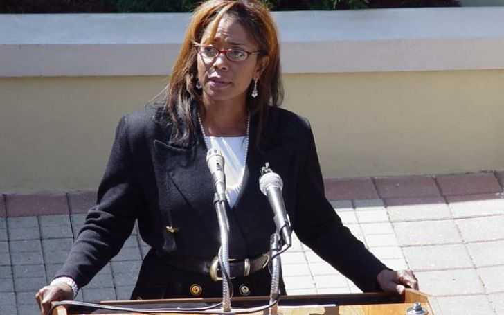 Donzaleigh Abernathy has a income ranging millions.