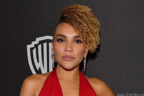 Emmy Raver Lampman Photo