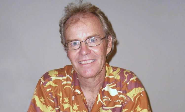 Mike Lookinland is worth around $2 millions.