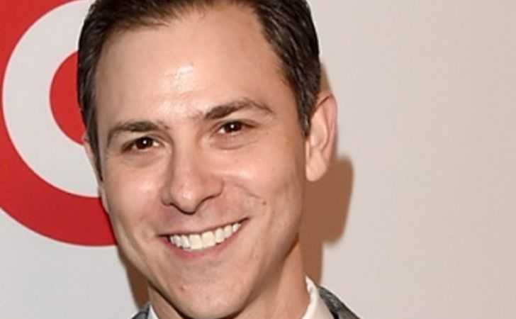Todd Spiewak is married to Jim Parsons since 2017.