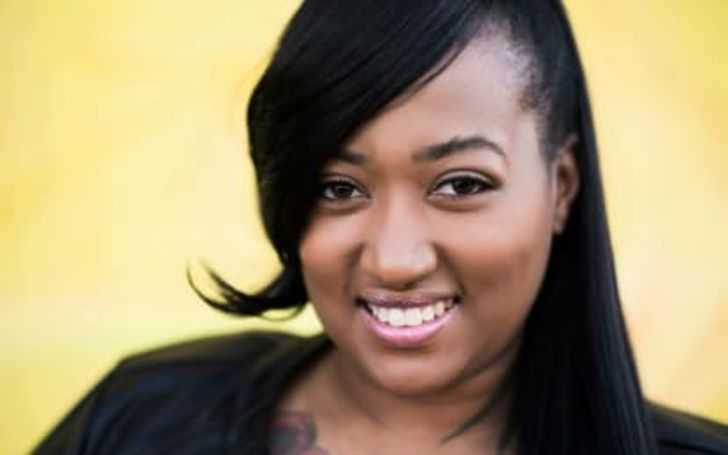 Vermyttya Erahn possesses a net worth of $300,000 as of 2019.