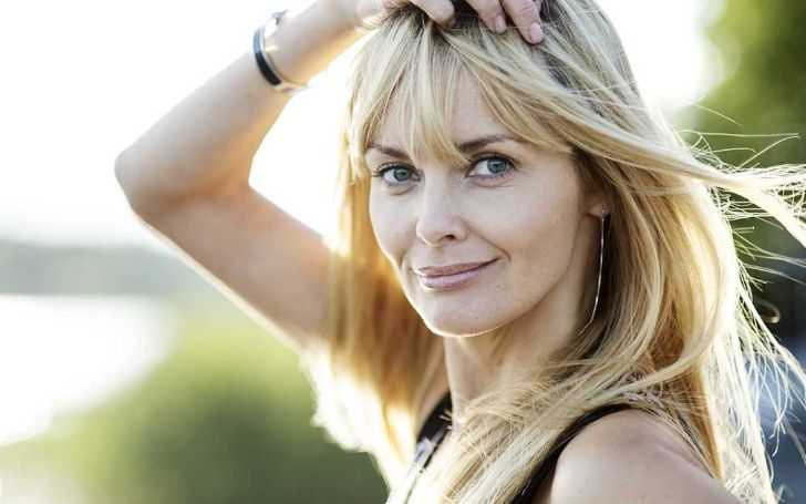 Izabella Scorupco is Happy in Her Marriage; Her Husband!