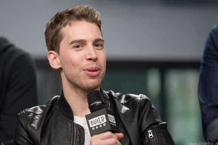 Jordan Gavaris Bio Wiki Net Worth Married Wife Height
