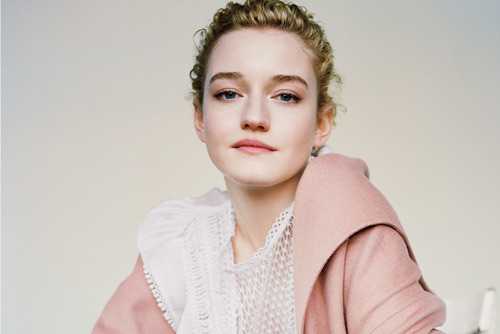 Julia Garner Photo