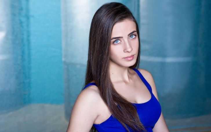 Julia Tomasone Boyfriend, Dating, Net Worth, Career, Wiki-Bio, Age, Height