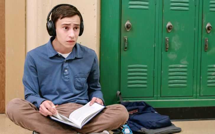 Keir Gilchrist is single.