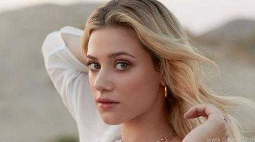 Lili Reinhart Photo