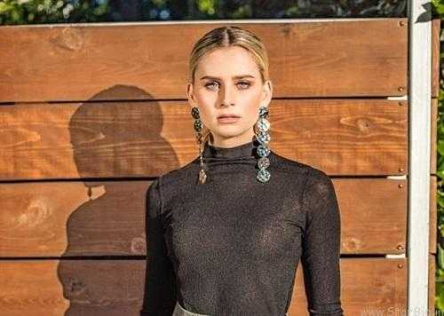 48D53BA900000578 5346743 Ready for the red carpet It seems Kelsey Grammer s daughter Maso a 8 1517623558263