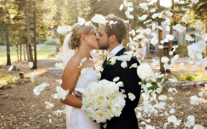 Max Thieriot is husband of Lexi Murphy.