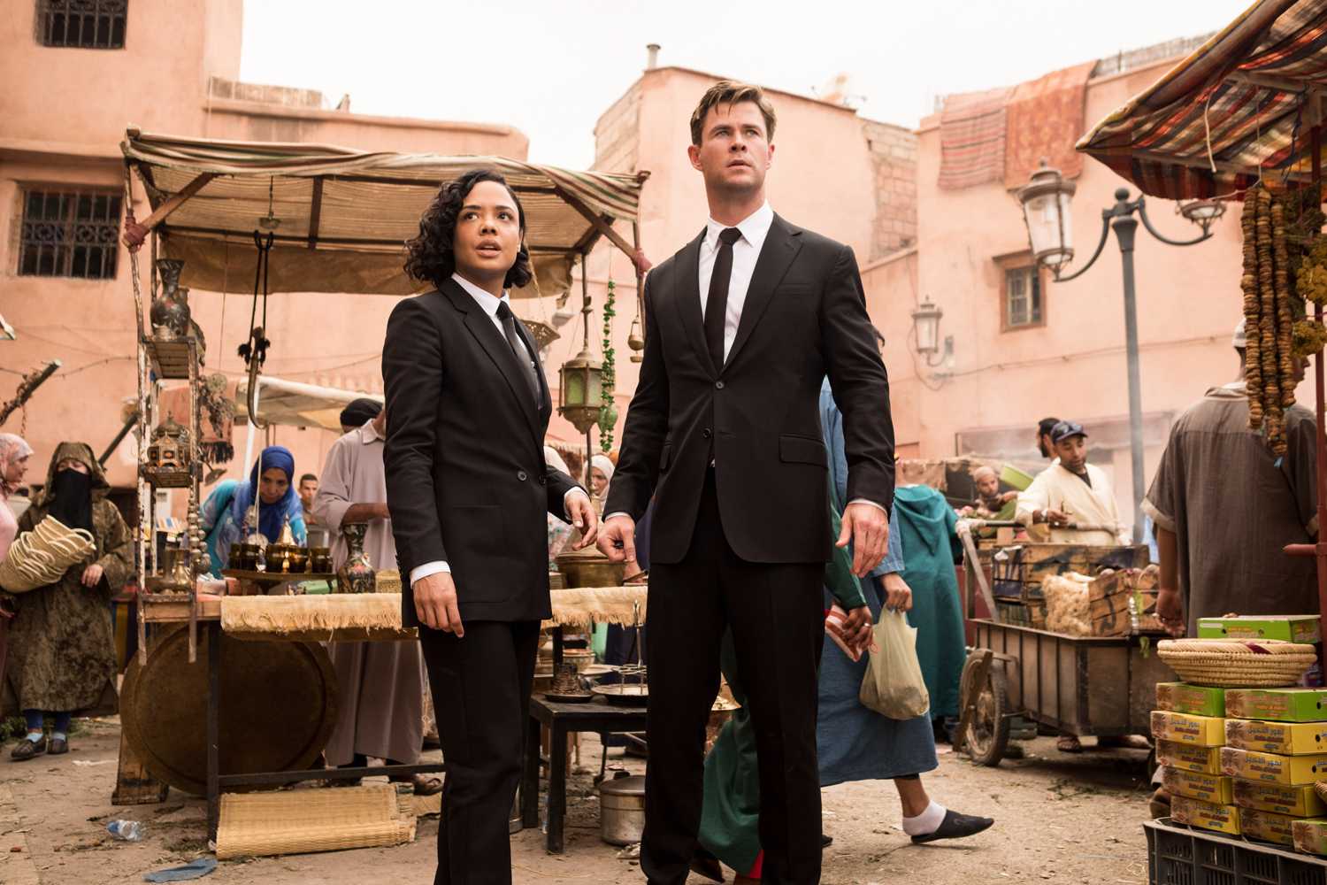 men in black international chris hemsworth tessa thompson