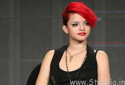 Nia Lovelis Photo