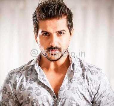 Pushkar Jog Height, Weight, Age, Wiki, Biography, Wife, Family