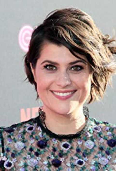 Rebekka Johnson Net Worth, Married Life, TV Show, Age, Height, Wiki, Bio 2 Rebekka Johnson is famous for her role on GLOW.