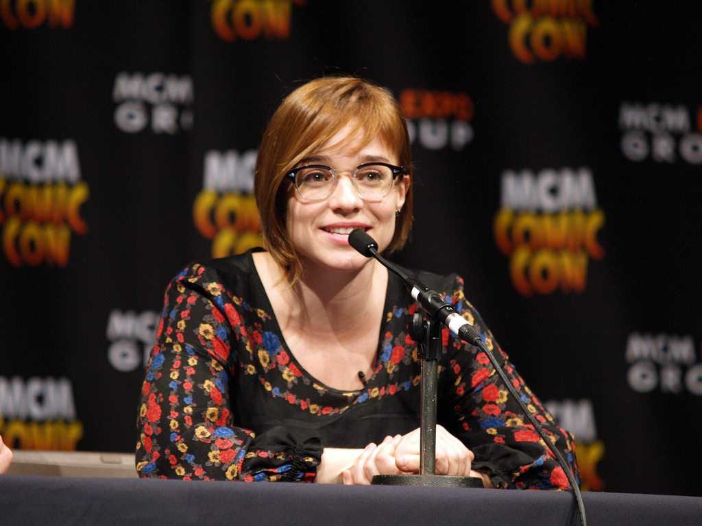 Renee Felice Smith 1