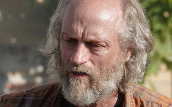 Russell Hodgkinson possesses a net worth of $200,000 as of 2019.