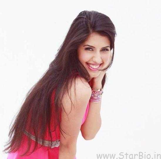 Shagun Pannu Height, Weight, Age, Biography, Wiki, Boyfriend, Family
