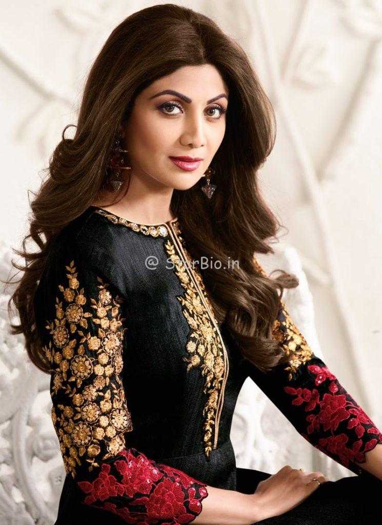 1524481610 shilpa shetty raw silk floor length anarkali salwar suit 49221 0 800x1100 745x1024 1