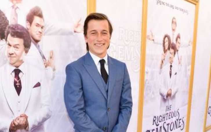 Skyler Gisondo is in a relationship with Ari Haagen
