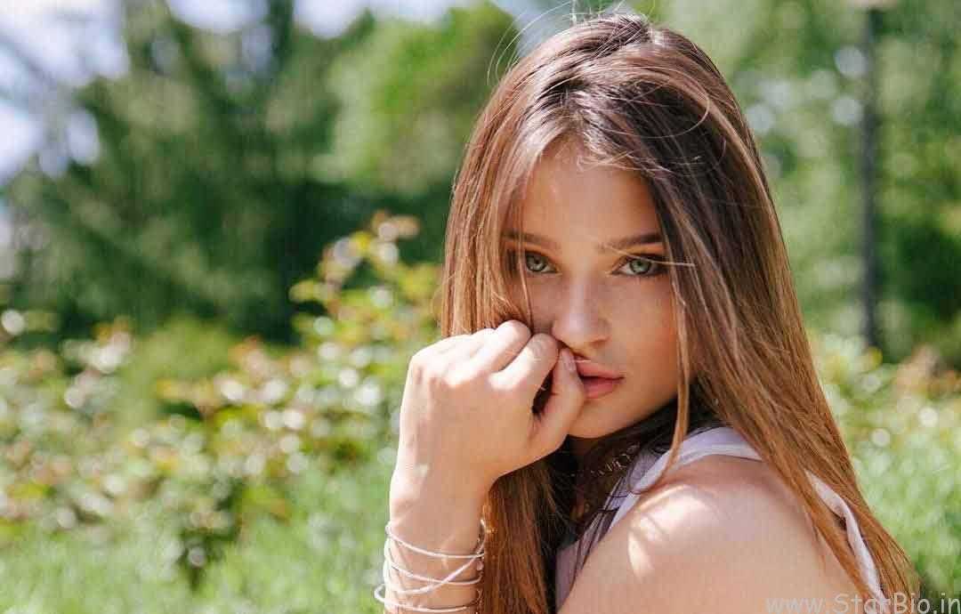 Sophi Knight photo