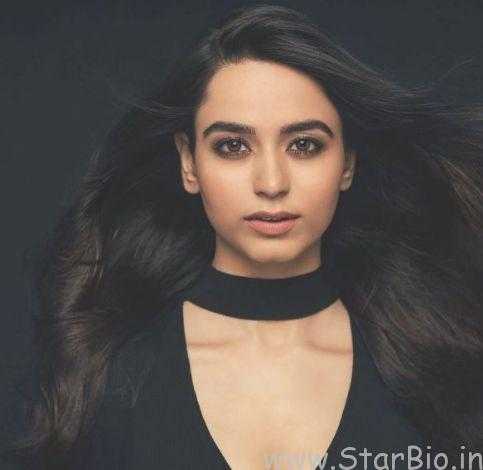 Soundarya Sharma Height, Age, Wiki, Biography, Boyfriend, Family