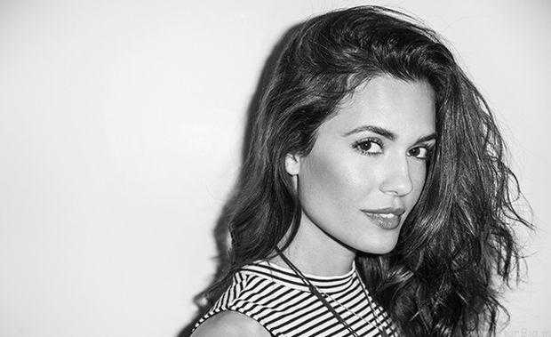 Torrey DeVitto Photo